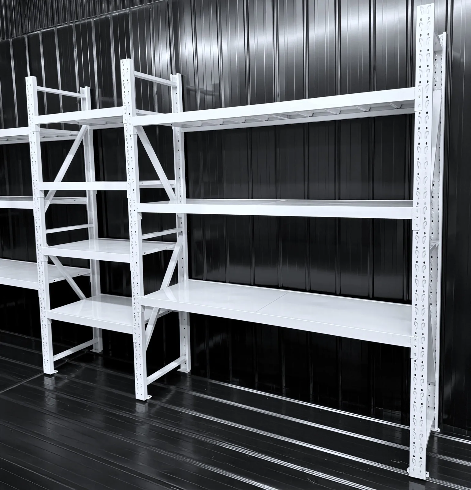 Close-up of a smooth flat-deck Arlington steel shelf